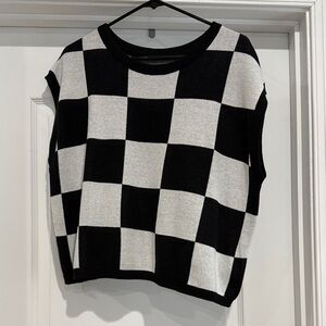 Amazon Black and White Checkerboard Short Sleeve Top